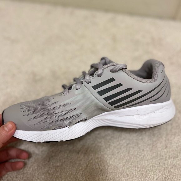 Nike woman’s athletic shoe - Picture 6 of 6